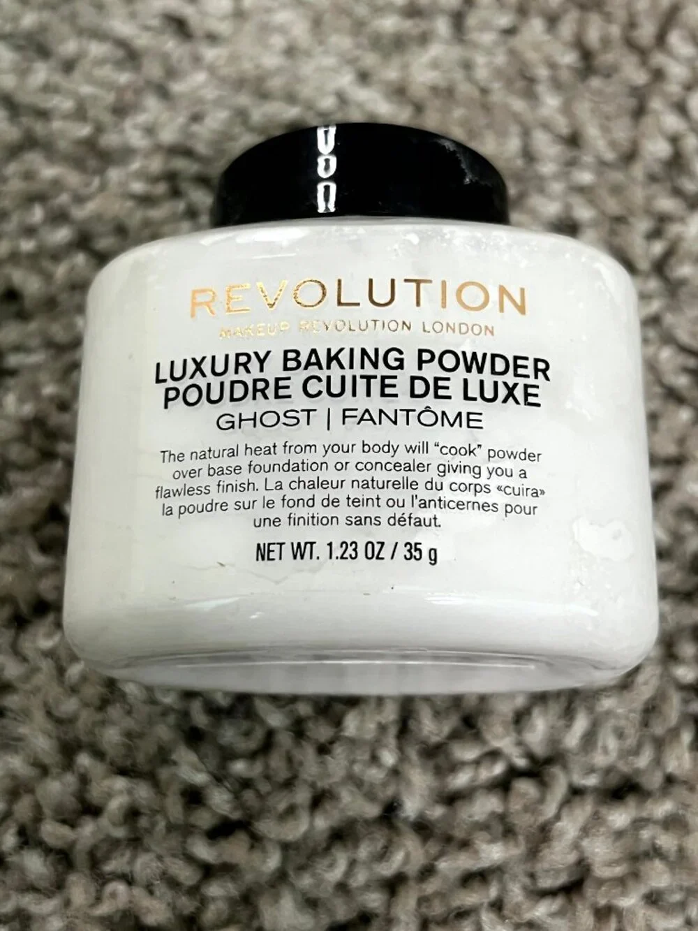 REVOLUTION Luxury Baking Powder Ghost